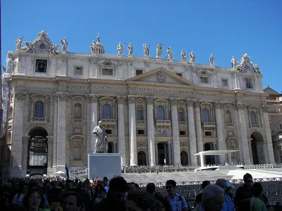 Fachada da Basílica de São Pedro, no Vaticano