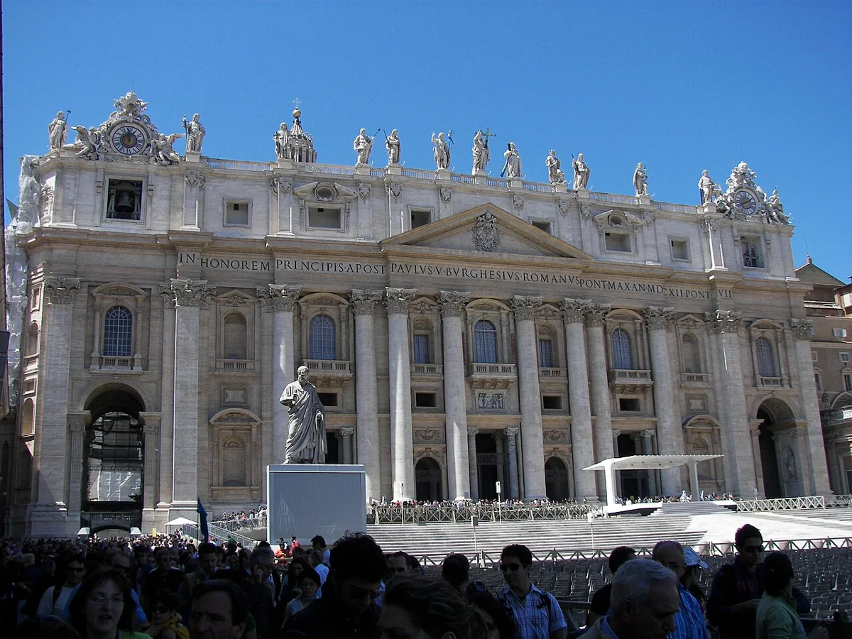 Fachada da Basílica de São Pedro, no Vaticano