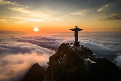 Redentor Over Clouds 1.jpg