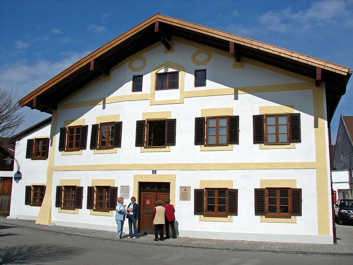 Casa onde nasceu Joseph Ratzinger, o papa Bento XVI, em Marktl am Inn, na Alemanha