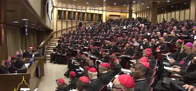 Assemblée du Synode des évêques sur la famille en 2014.jpg